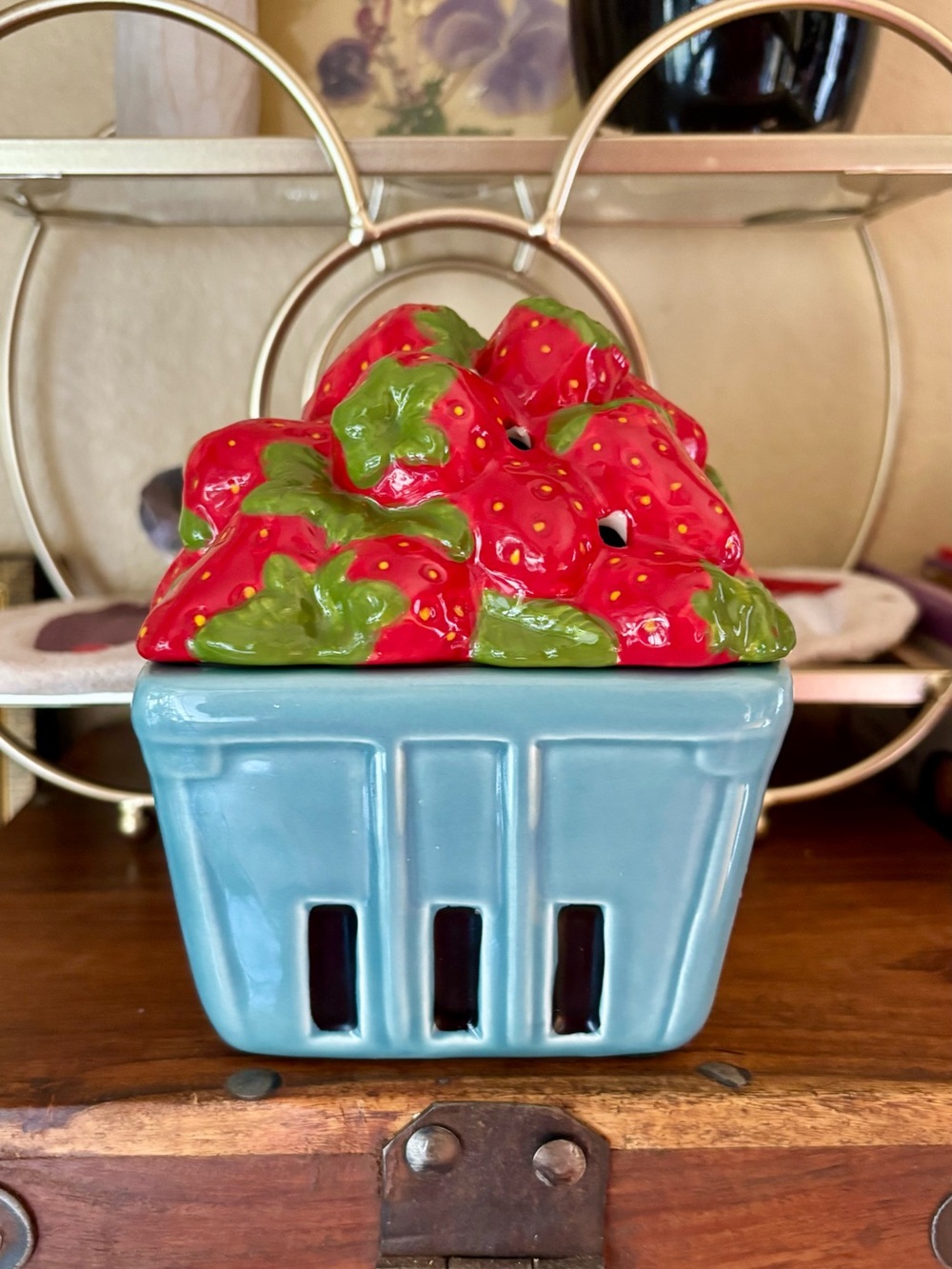 Scentsy Strawberry Basket Warmer